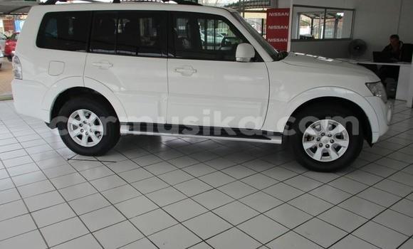 Acheter Occasion Voiture Mitsubishi Pajero Blanc à Beitbridge, Matabeleland South Acheter Occasion Voiture Mitsubishi Pajero Blanc à Beitbridge, Matabeleland South