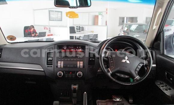 Acheter Occasion Voiture Mitsubishi Pajero Blanc à Beitbridge, Matabeleland South Acheter Occasion Voiture Mitsubishi Pajero Blanc à Beitbridge, Matabeleland South