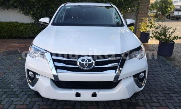Nunua Ilio tumika Toyota Fortuner Nyeupe Gari ndani ya Harare nchini Harare Nunua Ilio tumika Toyota Fortuner Nyeupe Gari ndani ya Harare nchini Harare