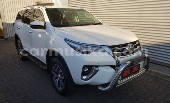 Acheter Occasion Voiture Toyota Fortuner Blanc à Beitbridge, Matabeleland South Acheter Occasion Voiture Toyota Fortuner Blanc à Beitbridge, Matabeleland South