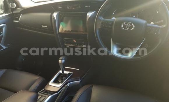 Acheter Occasion Voiture Toyota Fortuner Blanc à Beitbridge, Matabeleland South Acheter Occasion Voiture Toyota Fortuner Blanc à Beitbridge, Matabeleland South