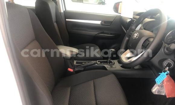 Tenga Tsaru Toyota Hilux Chena Mota in Harare in Harare Tenga Tsaru Toyota Hilux Chena Mota in Harare in Harare