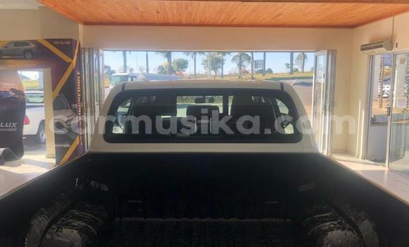 Tenga Tsaru Toyota Hilux Chena Mota in Harare in Harare Tenga Tsaru Toyota Hilux Chena Mota in Harare in Harare