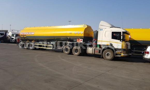 Acheter Occasion Utilitaire Scania R420 Blanc à Beitbridge, Matabeleland South Acheter Occasion Utilitaire Scania R420 Blanc à Beitbridge, Matabeleland South