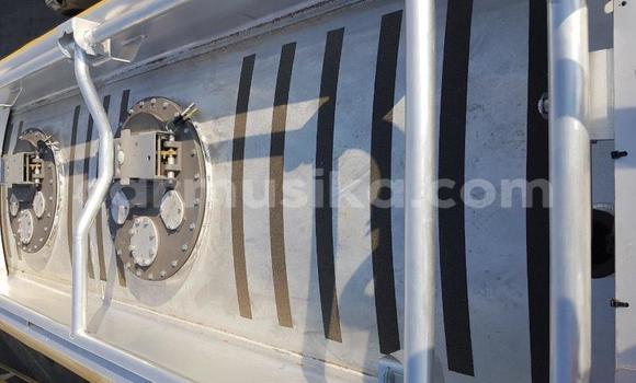 Acheter Occasion Utilitaire Scania R420 Blanc à Beitbridge, Matabeleland South Acheter Occasion Utilitaire Scania R420 Blanc à Beitbridge, Matabeleland South