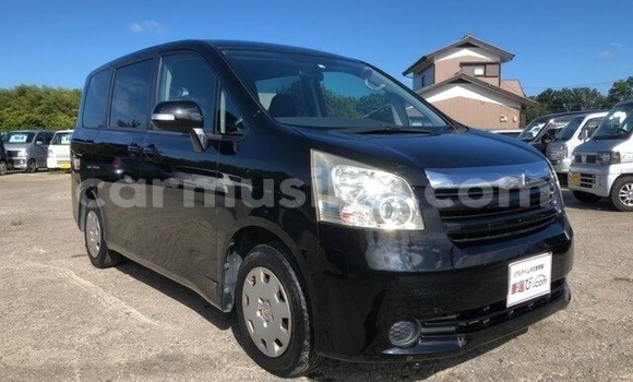 Acheter Occasion Voiture Toyota Voxy Noir à Beitbridge, Matabeleland South Acheter Occasion Voiture Toyota Voxy Noir à Beitbridge, Matabeleland South