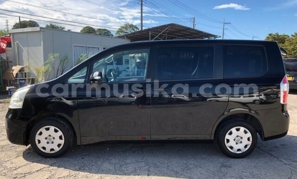 Acheter Occasion Voiture Toyota Voxy Noir à Beitbridge, Matabeleland South Acheter Occasion Voiture Toyota Voxy Noir à Beitbridge, Matabeleland South