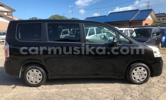 Acheter Occasion Voiture Toyota Voxy Noir à Beitbridge, Matabeleland South Acheter Occasion Voiture Toyota Voxy Noir à Beitbridge, Matabeleland South