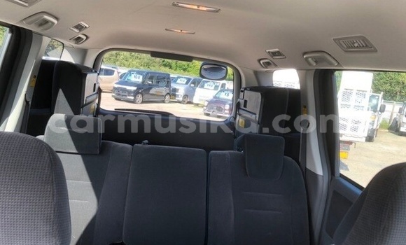 Acheter Occasion Voiture Toyota Voxy Noir à Beitbridge, Matabeleland South Acheter Occasion Voiture Toyota Voxy Noir à Beitbridge, Matabeleland South