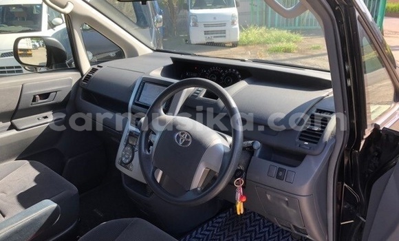 Acheter Occasion Voiture Toyota Voxy Noir à Beitbridge, Matabeleland South Acheter Occasion Voiture Toyota Voxy Noir à Beitbridge, Matabeleland South