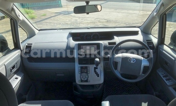 Acheter Occasion Voiture Toyota Voxy Noir à Beitbridge, Matabeleland South Acheter Occasion Voiture Toyota Voxy Noir à Beitbridge, Matabeleland South