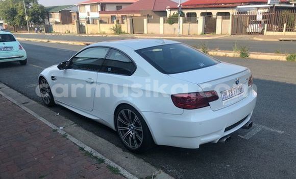 Nunua Ilio tumika BMW M3 Nyeupe Gari ndani ya Beitbridge nchini Matabeleland Kusini Nunua Ilio tumika BMW M3 Nyeupe Gari ndani ya Beitbridge nchini Matabeleland Kusini