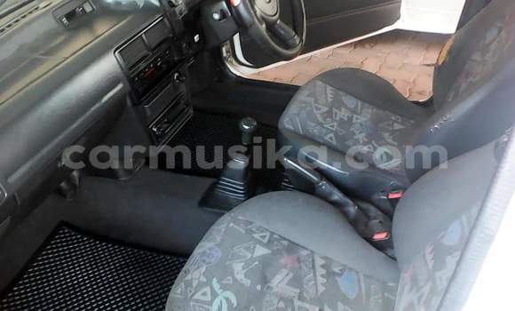 Acheter Occasion Voiture Mazda 323 Blanc à Beitbridge, Matabeleland South Acheter Occasion Voiture Mazda 323 Blanc à Beitbridge, Matabeleland South