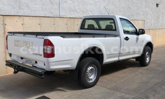 Acheter Occasion Voiture Isuzu KB Blanc à Beitbridge, Matabeleland South Acheter Occasion Voiture Isuzu KB Blanc à Beitbridge, Matabeleland South