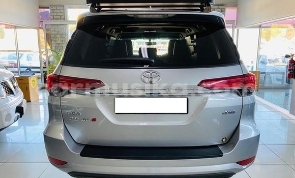 Nunua Ilio tumika Toyota Fortuner Fedha Gari ndani ya Beitbridge nchini Matabeleland Kusini Nunua Ilio tumika Toyota Fortuner Fedha Gari ndani ya Beitbridge nchini Matabeleland Kusini