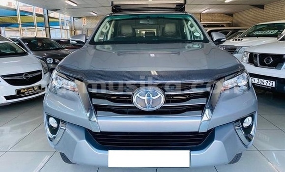 Nunua Ilio tumika Toyota Fortuner Fedha Gari ndani ya Beitbridge nchini Matabeleland Kusini Nunua Ilio tumika Toyota Fortuner Fedha Gari ndani ya Beitbridge nchini Matabeleland Kusini