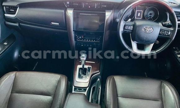 Nunua Ilio tumika Toyota Fortuner Fedha Gari ndani ya Beitbridge nchini Matabeleland Kusini Nunua Ilio tumika Toyota Fortuner Fedha Gari ndani ya Beitbridge nchini Matabeleland Kusini