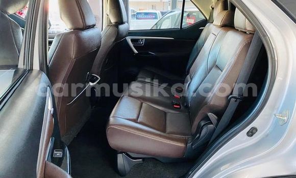 Nunua Ilio tumika Toyota Fortuner Fedha Gari ndani ya Beitbridge nchini Matabeleland Kusini Nunua Ilio tumika Toyota Fortuner Fedha Gari ndani ya Beitbridge nchini Matabeleland Kusini