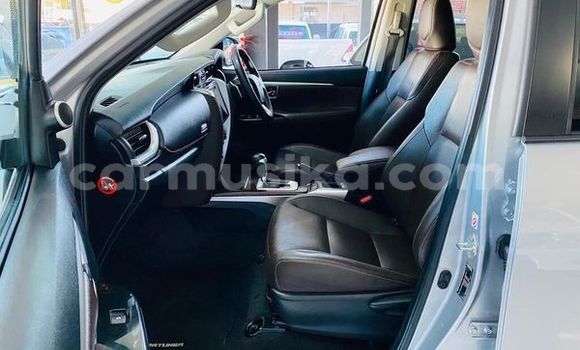 Nunua Ilio tumika Toyota Fortuner Fedha Gari ndani ya Beitbridge nchini Matabeleland Kusini Nunua Ilio tumika Toyota Fortuner Fedha Gari ndani ya Beitbridge nchini Matabeleland Kusini