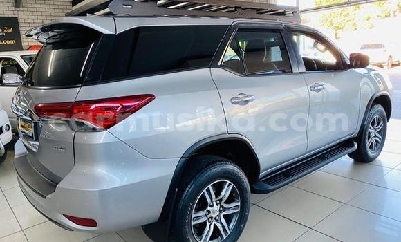 Nunua Ilio tumika Toyota Fortuner Fedha Gari ndani ya Beitbridge nchini Matabeleland Kusini Nunua Ilio tumika Toyota Fortuner Fedha Gari ndani ya Beitbridge nchini Matabeleland Kusini