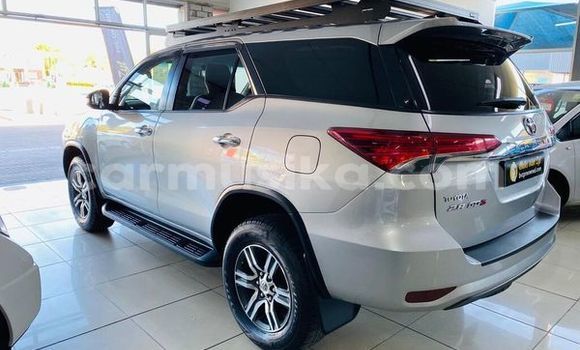 Nunua Ilio tumika Toyota Fortuner Fedha Gari ndani ya Beitbridge nchini Matabeleland Kusini Nunua Ilio tumika Toyota Fortuner Fedha Gari ndani ya Beitbridge nchini Matabeleland Kusini