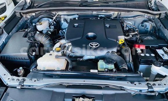 Nunua Ilio tumika Toyota Fortuner Fedha Gari ndani ya Beitbridge nchini Matabeleland Kusini Nunua Ilio tumika Toyota Fortuner Fedha Gari ndani ya Beitbridge nchini Matabeleland Kusini