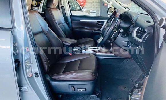 Nunua Ilio tumika Toyota Fortuner Fedha Gari ndani ya Beitbridge nchini Matabeleland Kusini Nunua Ilio tumika Toyota Fortuner Fedha Gari ndani ya Beitbridge nchini Matabeleland Kusini