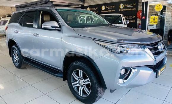 Nunua Ilio tumika Toyota Fortuner Fedha Gari ndani ya Beitbridge nchini Matabeleland Kusini Nunua Ilio tumika Toyota Fortuner Fedha Gari ndani ya Beitbridge nchini Matabeleland Kusini