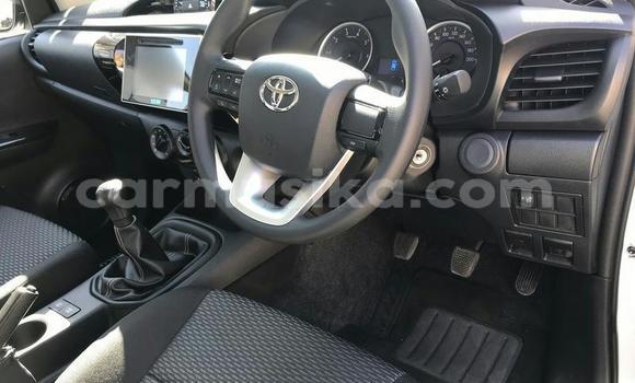 Acheter Occasion Voiture Toyota Hilux Blanc à Beitbridge, Matabeleland South Acheter Occasion Voiture Toyota Hilux Blanc à Beitbridge, Matabeleland South