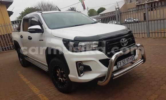 Acheter Occasion Voiture Toyota Hilux Blanc à Beitbridge, Matabeleland South Acheter Occasion Voiture Toyota Hilux Blanc à Beitbridge, Matabeleland South
