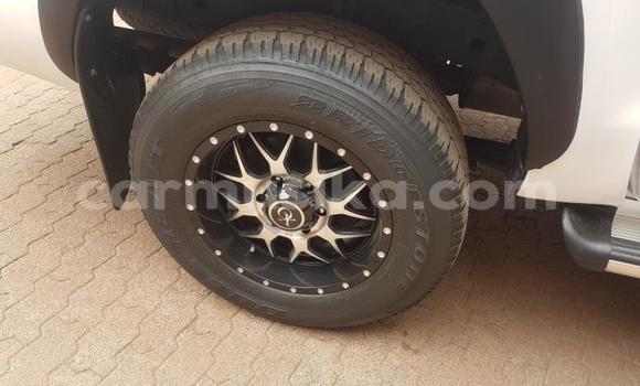 Acheter Occasion Voiture Toyota Hilux Blanc à Beitbridge, Matabeleland South Acheter Occasion Voiture Toyota Hilux Blanc à Beitbridge, Matabeleland South