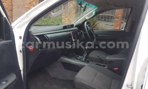 Acheter Occasion Voiture Toyota Hilux Blanc à Beitbridge, Matabeleland South Acheter Occasion Voiture Toyota Hilux Blanc à Beitbridge, Matabeleland South