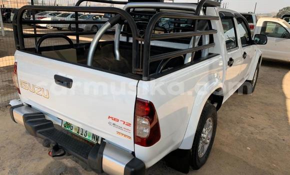 Tenga Tsaru Isuzu KB Chena Mota in Beitbridge in Matabeleland South Tenga Tsaru Isuzu KB Chena Mota in Beitbridge in Matabeleland South