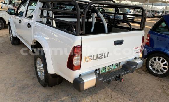 Tenga Tsaru Isuzu KB Chena Mota in Beitbridge in Matabeleland South Tenga Tsaru Isuzu KB Chena Mota in Beitbridge in Matabeleland South