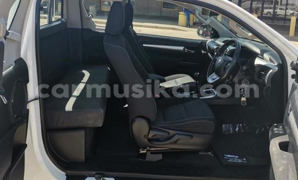 Buy Used Toyota Hilux White Car in Beitbridge in Matabeleland South Buy Used Toyota Hilux White Car in Beitbridge in Matabeleland South