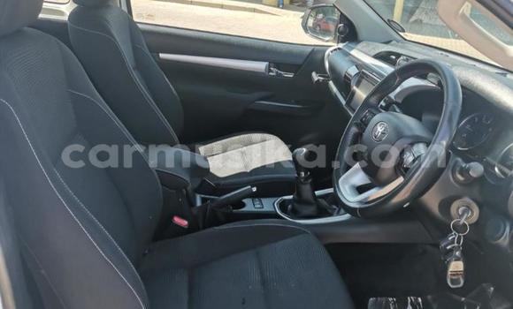 Buy Used Toyota Hilux White Car in Beitbridge in Matabeleland South Buy Used Toyota Hilux White Car in Beitbridge in Matabeleland South