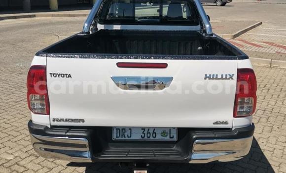 Buy Used Toyota Hilux White Car in Beitbridge in Matabeleland South Buy Used Toyota Hilux White Car in Beitbridge in Matabeleland South