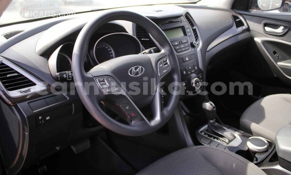 Tenga Imported Hyundai Santa Fe Nhema Mota in Import - Dubai in Harare Tenga Imported Hyundai Santa Fe Nhema Mota in Import - Dubai in Harare