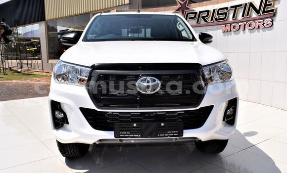 Buy Used Toyota Hilux White Car in Borrowdale in Harare