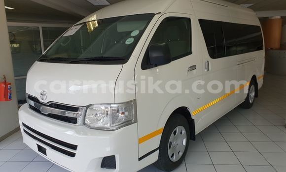 Nunua Ilio tumika Toyota 4Runner Nyeupe Gari ndani ya Beitbridge nchini Matabeleland Kusini