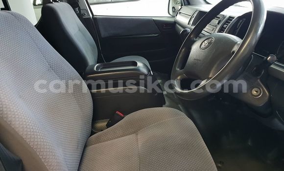 Nunua Ilio tumika Toyota 4Runner Nyeupe Gari ndani ya Beitbridge nchini Matabeleland Kusini Nunua Ilio tumika Toyota 4Runner Nyeupe Gari ndani ya Beitbridge nchini Matabeleland Kusini