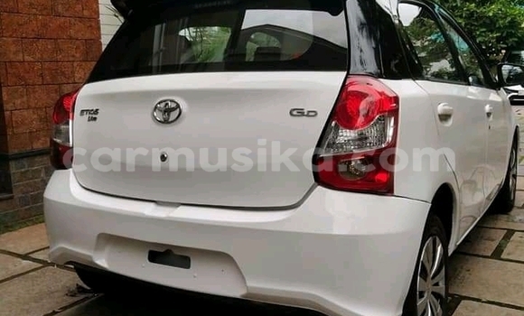 Buy Used Toyota Yaris White Car in Beitbridge in Matabeleland South