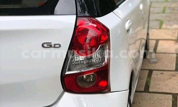 Acheter Occasion Voiture Toyota Yaris Blanc à Beitbridge, Matabeleland South Acheter Occasion Voiture Toyota Yaris Blanc à Beitbridge, Matabeleland South