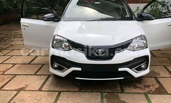 Acheter Occasion Voiture Toyota Yaris Blanc à Beitbridge, Matabeleland South Acheter Occasion Voiture Toyota Yaris Blanc à Beitbridge, Matabeleland South