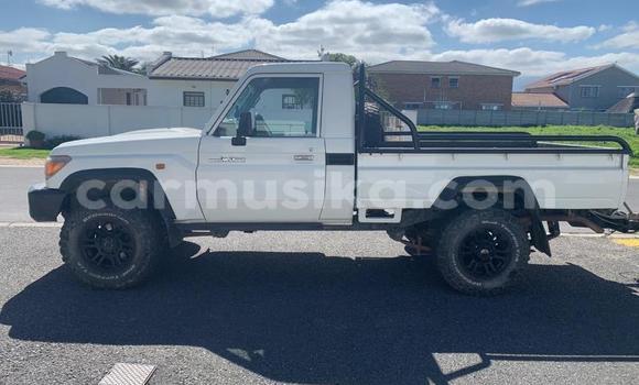 Acheter Occasion Voiture Toyota Land Cruiser Blanc à Beitbridge, Matabeleland South Acheter Occasion Voiture Toyota Land Cruiser Blanc à Beitbridge, Matabeleland South