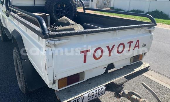 Acheter Occasion Voiture Toyota Land Cruiser Blanc à Beitbridge, Matabeleland South Acheter Occasion Voiture Toyota Land Cruiser Blanc à Beitbridge, Matabeleland South