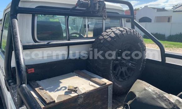 Acheter Occasion Voiture Toyota Land Cruiser Blanc à Beitbridge, Matabeleland South Acheter Occasion Voiture Toyota Land Cruiser Blanc à Beitbridge, Matabeleland South