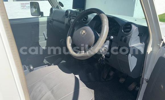 Acheter Occasion Voiture Toyota Land Cruiser Blanc à Beitbridge, Matabeleland South Acheter Occasion Voiture Toyota Land Cruiser Blanc à Beitbridge, Matabeleland South
