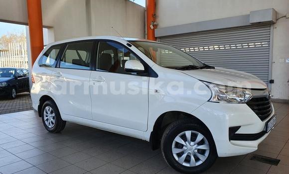 Buy Used Toyota Avanza White Car in Beitbridge in Matabeleland South