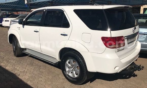 Acheter Occasion Voiture Toyota Fortuner Blanc à Beitbridge, Matabeleland South Acheter Occasion Voiture Toyota Fortuner Blanc à Beitbridge, Matabeleland South